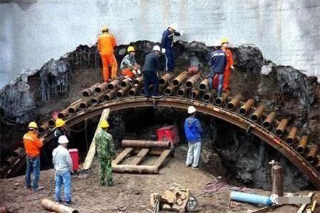 东光隧道钢花管支护案例